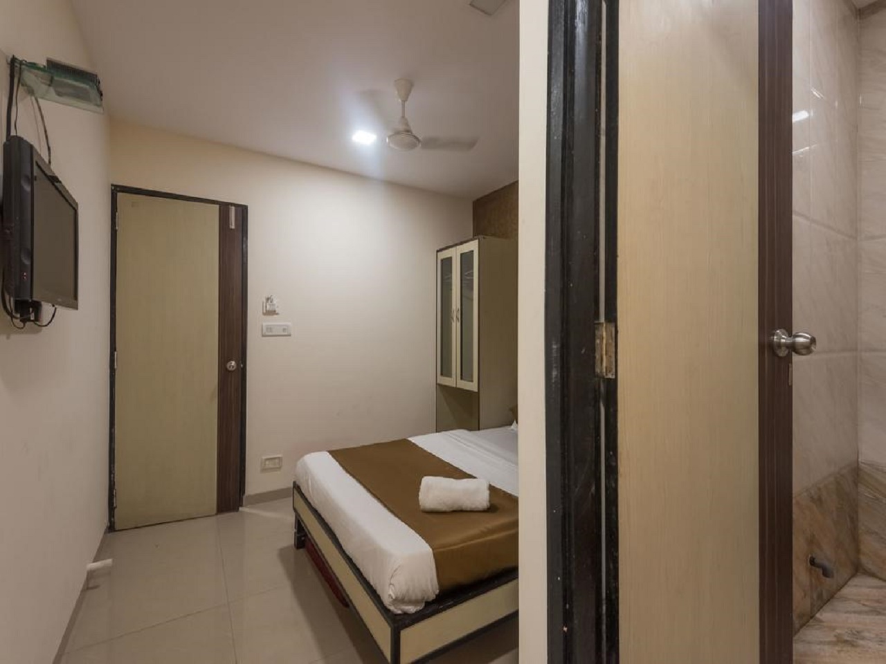 Hotels near Mumbai Central Station- Hotel Minerva Residency